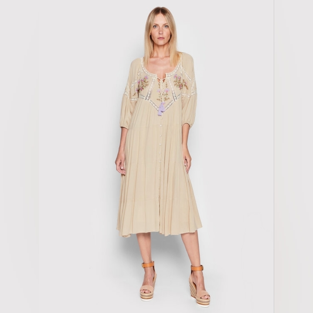 NKN Nekane Flowy Dress